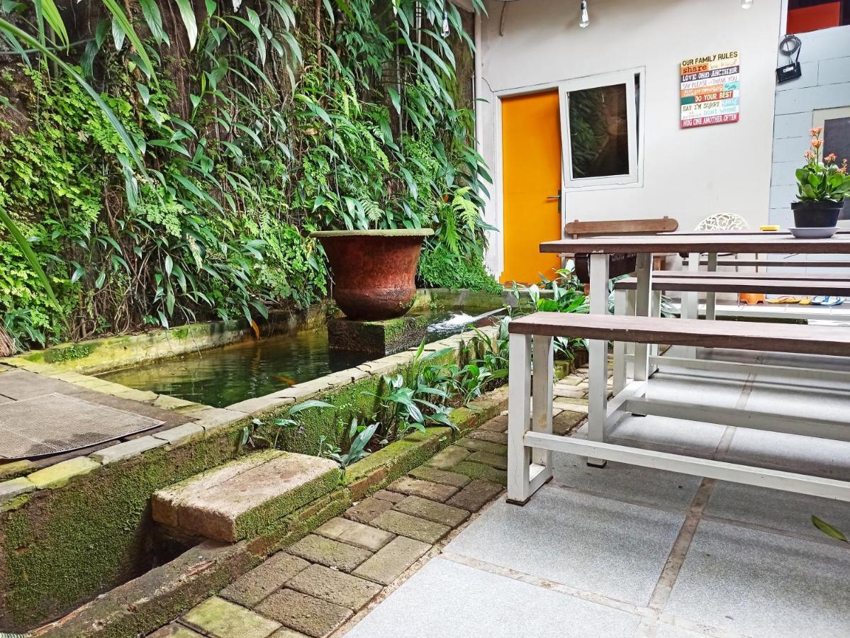 Jeng Tini Guest House Bogor Extérieur photo