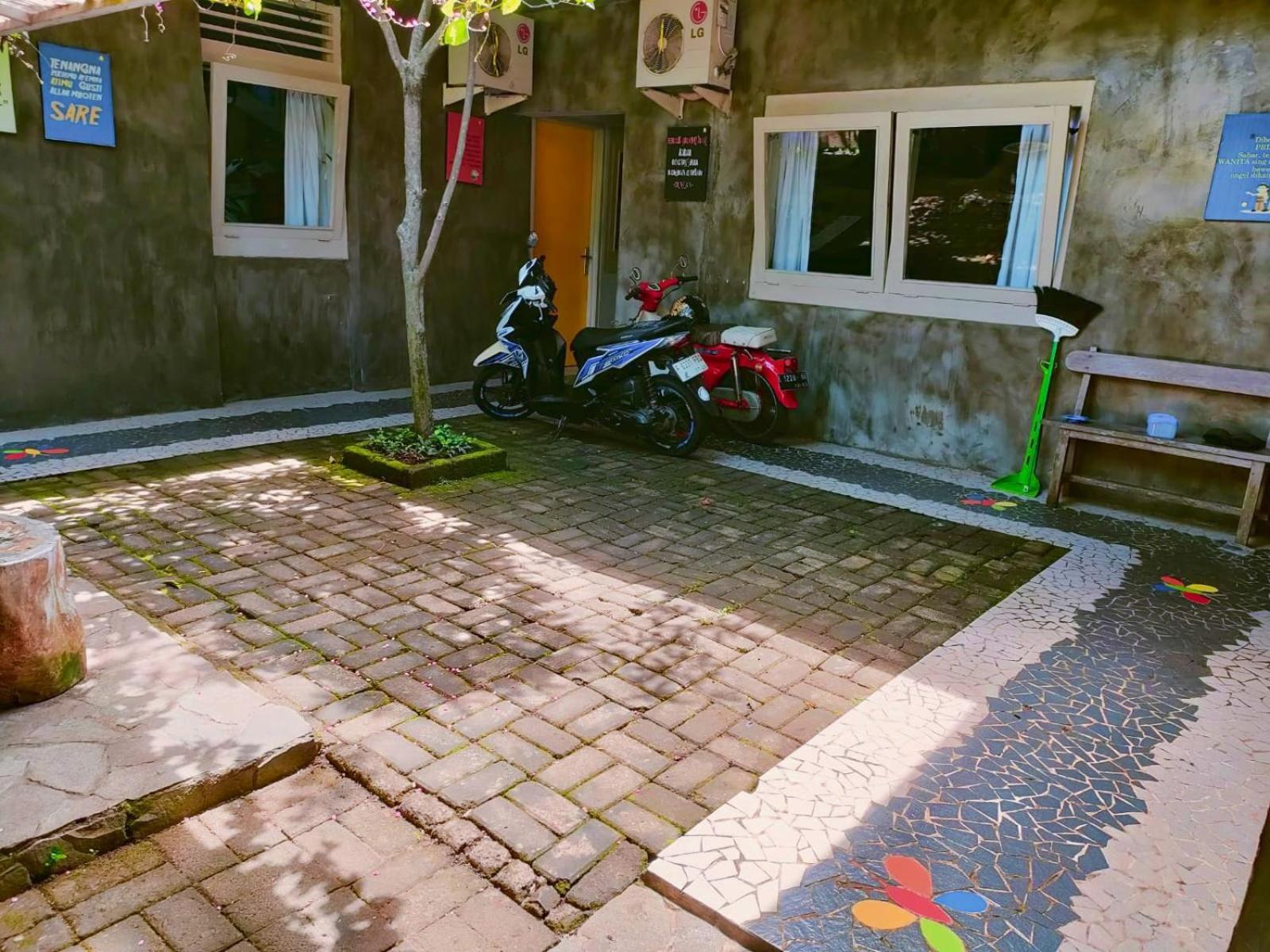 Jeng Tini Guest House Bogor Extérieur photo