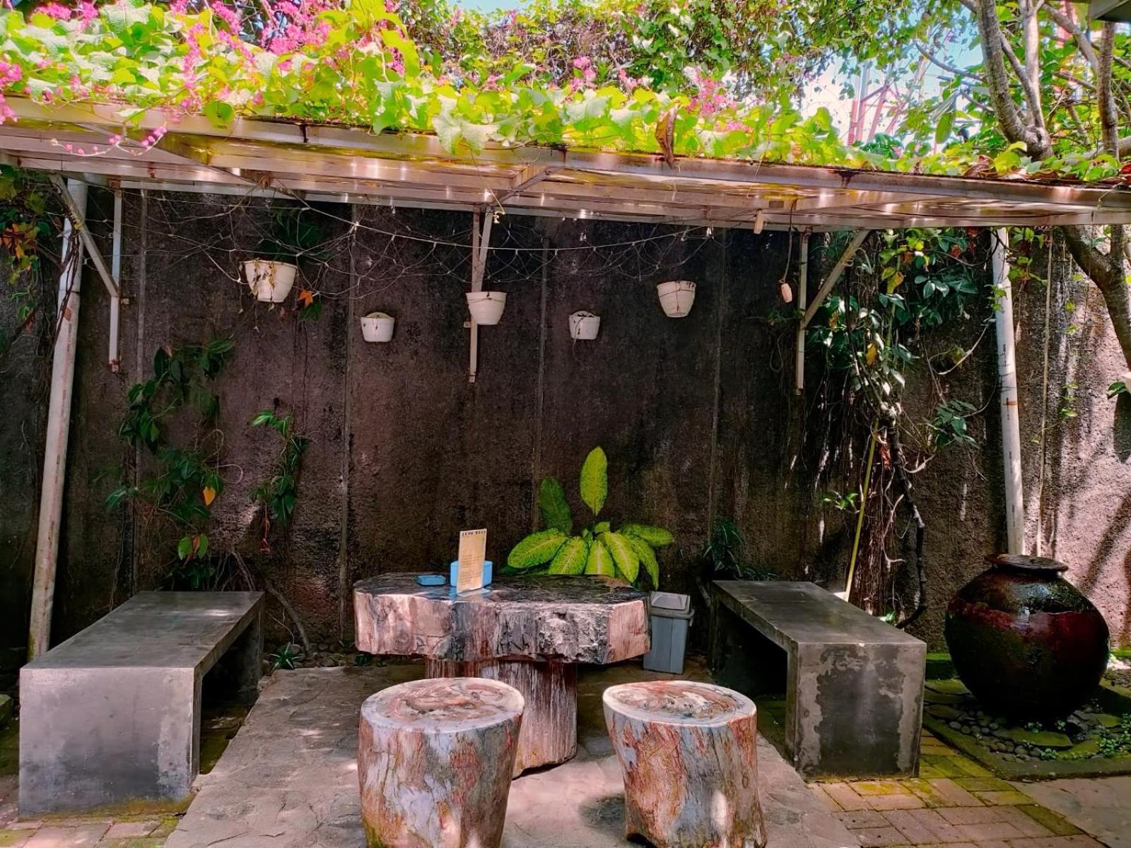 Jeng Tini Guest House Bogor Extérieur photo