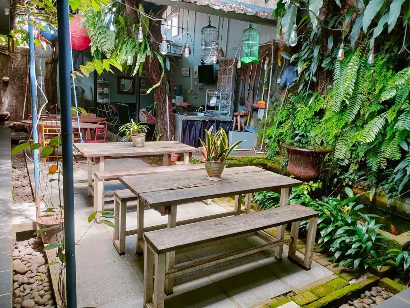 Jeng Tini Guest House Bogor Extérieur photo