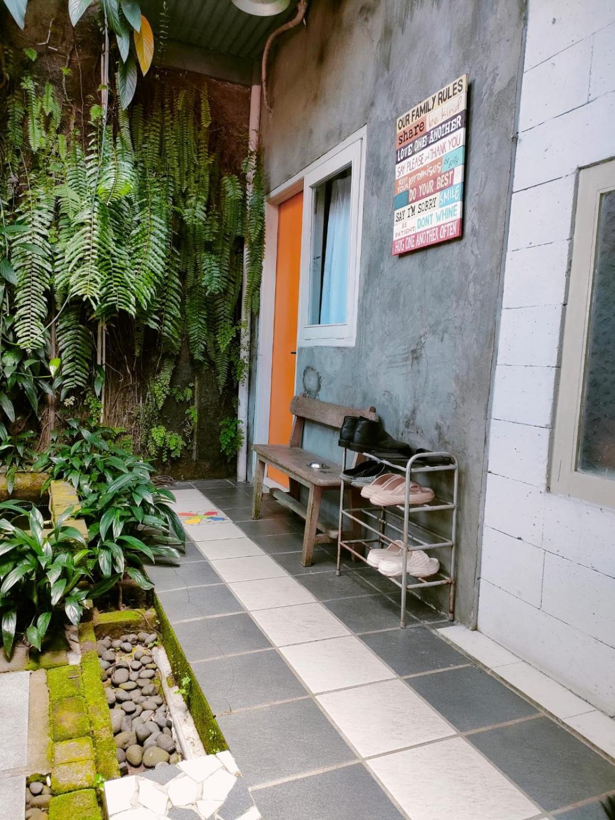 Jeng Tini Guest House Bogor Extérieur photo